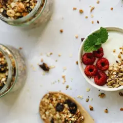 Czy granola jest dietetyczna? Sprawdź, co kryje się w składzie