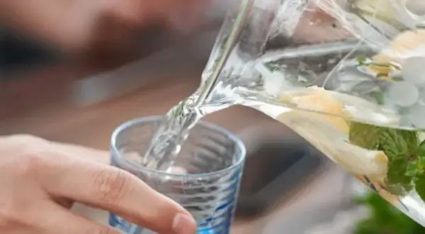 Czy woda pomaga w odchudzaniu? Odkryj jej wpływ na wagę